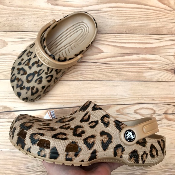 Crocs Classic Leopard Print Clog - Picture 3 of 16